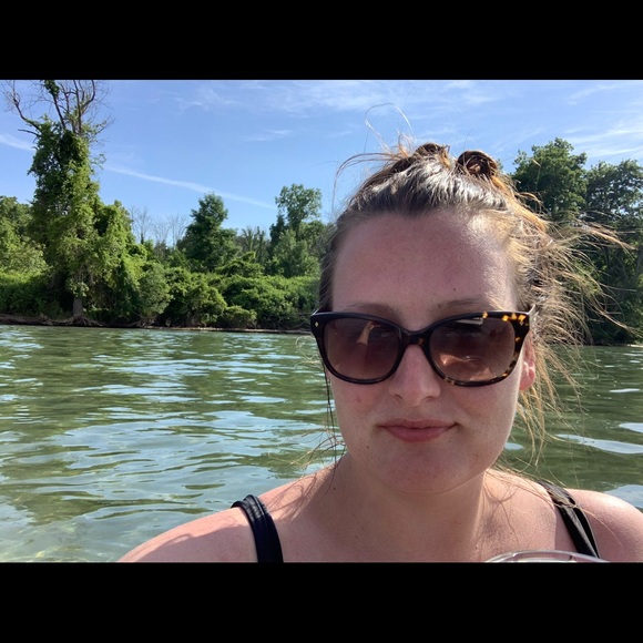 Meet your Posher, Ashley - Picture 1 of 1